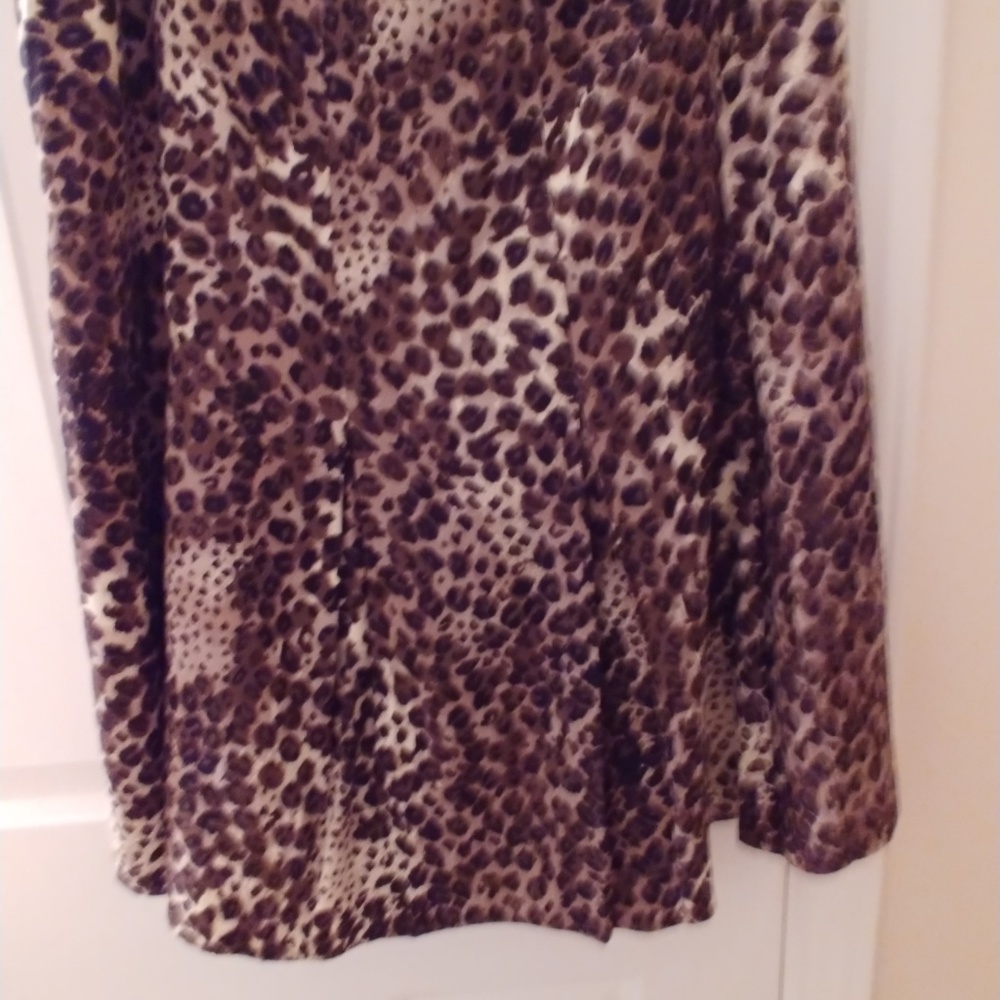 Skirt.  Any item 15 and under 5 for 30$